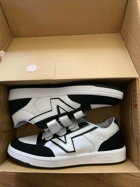 Vans Womens White and Black Velcro Skate Sneakers